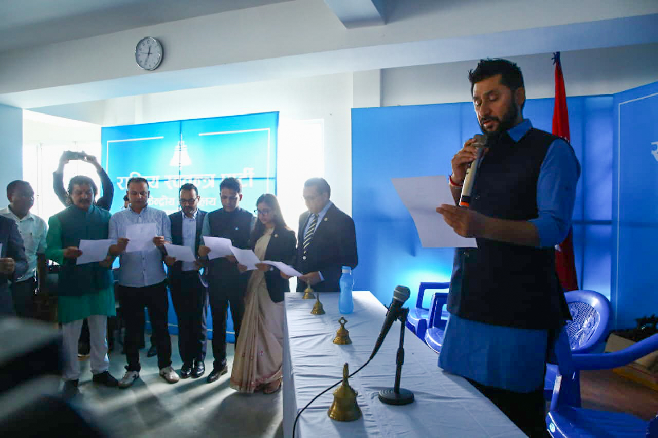 रास्वपाका नवनिर्वाचित पदाधिकारी र केन्द्रीय सदस्यले लिए शपथ