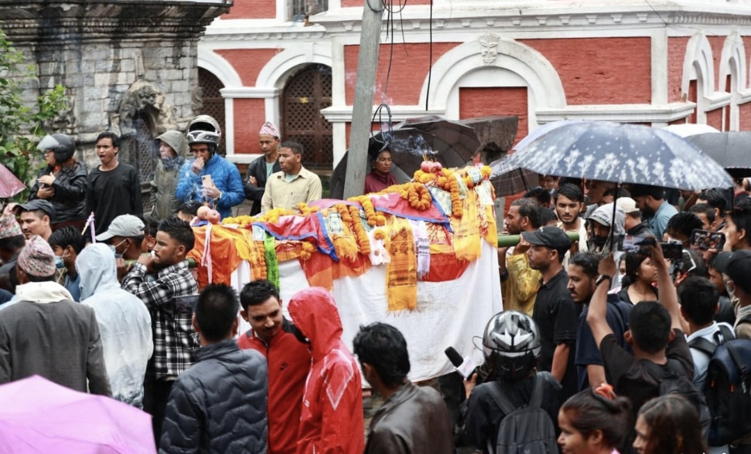 गणेश नेपालीको शवलाई अन्त्येष्टिको लागि आर्यघाट लगियो