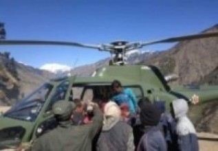मेरुदण्ड भाँच्चिएकी महिलाको हेलिकोप्टरबाट  उद्धार