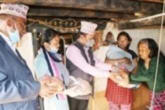 गर्भवती र सुत्केरी महिलालाई पोषिलो खाद्य सामग्री वितरण