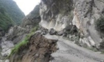 पहिराले बेनी–जोमसोम र बेनी–दरबाङ सडक अवरुद्ध