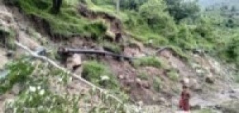 धामीगाउँमा पहिरो जाँदा भत्किएको खानेपानी