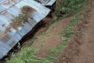 पहिरोको उच्च जोखिममा परेका ७३ घर सुरक्षित  स्थानमा सारियो   
