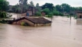 कर्णालीमा बाढी : आठको मृत्यु, ३०० बढी नागरिकलाई सुरक्षित स्थानमा सारियो