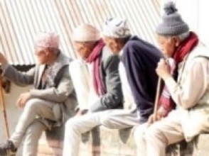ज्येष्ठ नागरिकलाई न्यानो कपडा वितरणसँगै धार्मिक भ्रमण    