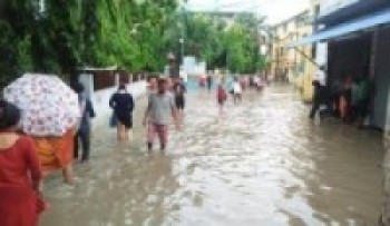 बाढीले दोलालघाट पुरानो बजार क्षेत्रका ११ घर डुबानमा   