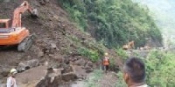 नारायणगढ-मुग्लिन सडक अवरुद्ध   
