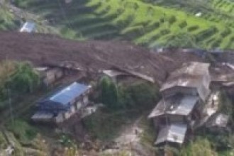 सिन्धुपाल्चोक भीषण पहिरो: हेलिकप्टरबाट उद्धार टोली पठाइँदै