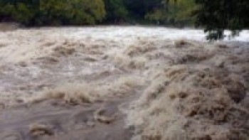 बाढीले नष्ट गर्यो  पाठ्यपुस्तक र खाद्यान्न   