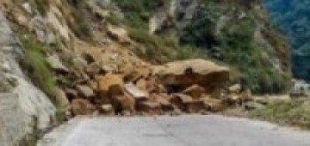 मध्यपहाडी लोकमार्गको पर्वत खण्ड अवरुद्ध 