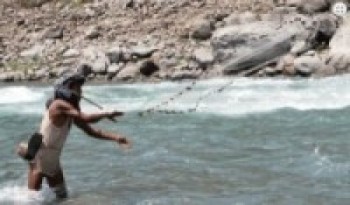 छाक टार्न माछा बटुलेर फर्किँदा..