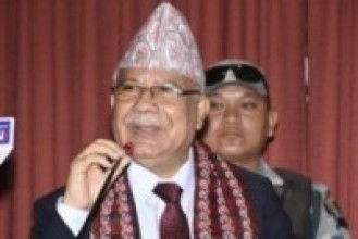 राजनीति गर्ने भए पार्टी खोल्न पूर्वराजालाई माधव नेपालको  सुझाव