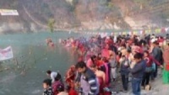 देवघाटधाममा स्नान गर्नेको भीड !