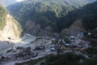 अरुण तेस्रोको सुरुङभित्र एक मजदुरको मृत्यु   