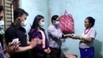 स्पाइनल इन्जुरी पिडित बुद्ध लाल घ्लानलाई कतारबाट आर्थिक सहयोग