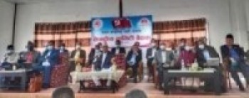 एमाले बैठकः टोलीनेताद्वारा प्रतिवेदनमाथि सुझाव पेस गर्दै