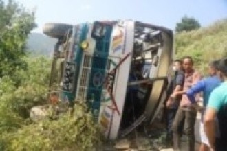 बस दुर्घटनामा दुईको मृत्यु   