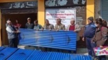 बाढी प्रभावित ४० परिवारलाई जस्तापाता सहयोग   