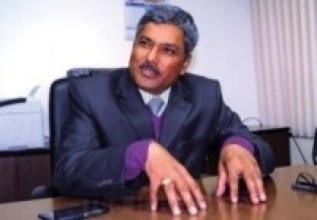 वार्षिक रु १३ खर्बको विद्युत् निर्यात भए व्यापार घाटा अन्त्य हुन्छ : गभर्नर अधिकारी