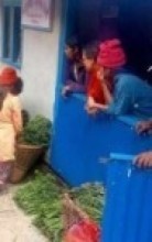 खोलाखोल्सीको निहुरो सहर बजारमा