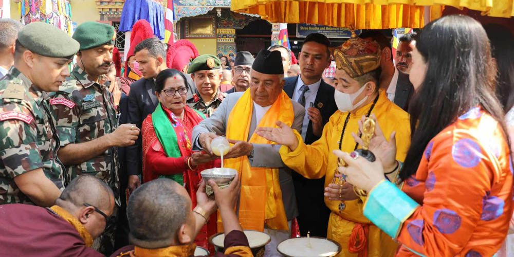 राष्ट्रपतिद्वारा बौद्धस्थित ल्हाखाङ गुम्बामा पूजा, आराधना
