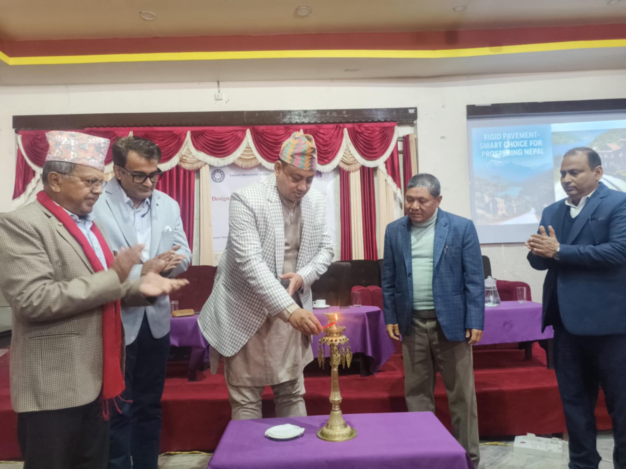 आयातित अलकत्रा भन्दा स्वदेशी सिमेन्ट प्रयोगलाई प्राथमिकता दिऔ: मुख्यमन्त्री बानियाँ