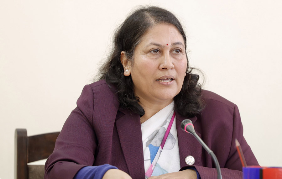 शिक्षकहरुले सडक नछाडेपछि शिक्षामन्त्री भट्टराईले दिईन् राजीनामा