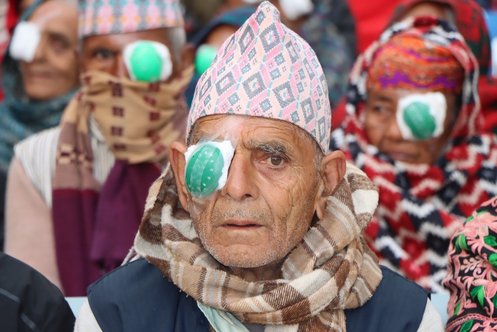 दुर्गम गाउँमा मोतियाविन्दुको निःशुल्क शल्यक्रिया