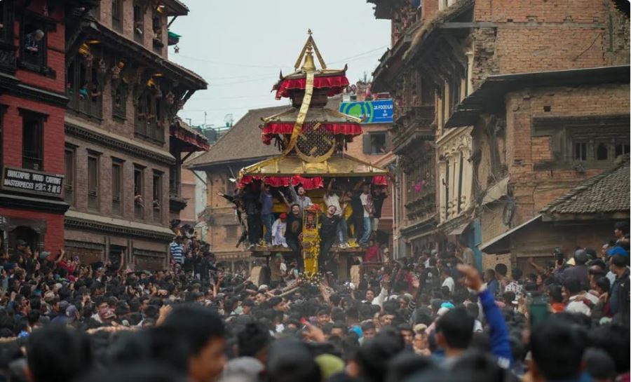 तीनधारामा रथ तयार, सुरु हुँदै ऐतिहासिक सेतो मच्छिन्द्रनाथ जात्रा