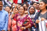 भूमिहीन सुकुम्बासीहरुलाई यो देशमा बाँच्न देउ भन्दै विरोध प्रदर्शन