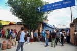 ग्यासका लागि घण्टौँ लाइनमा उपभोक्ता