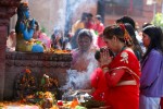 तीजमा पशुपतिनाथको दर्शन : पुरुषहरुको उपस्थिति न्यून हुँदा महिलाहरुलाई सहज