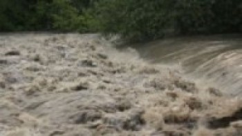 वाणगङ्गा नदी कटानले बस्ती जोखिममा