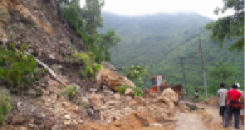 पहिराले खाँदबारी–किमाथाङ्का सडकखण्ड अवरुद्ध