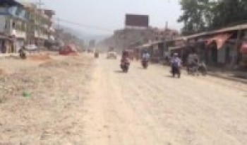 धुलो नियन्त्रण गर्न माग गर्दै सडक अवरुद्ध      