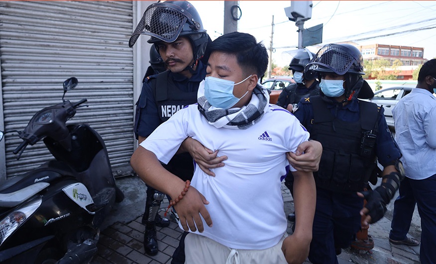 माइतीघरमा प्रदर्शन गर्न पुगेका ५० जना प्रहरी नियन्त्रणमा