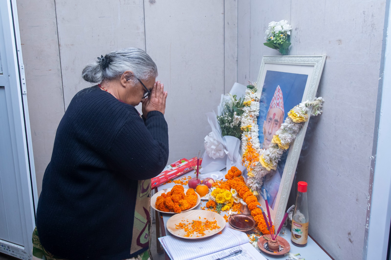 ओली निवासमा प्रधानमन्त्री कार्की, मोहनप्रसादप्रति समबेदना प्रकट