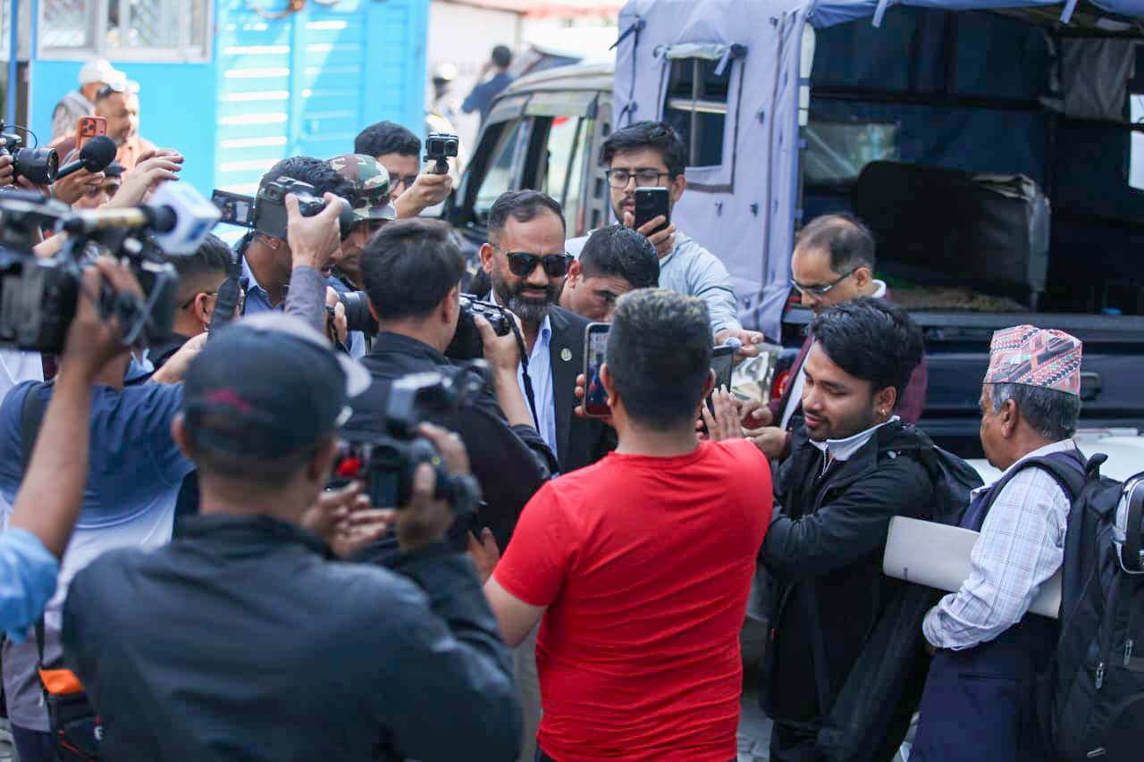 केन्द्रीय समिति बैठकमा उपस्थित हुँदै रास्वपाका नेताहरु