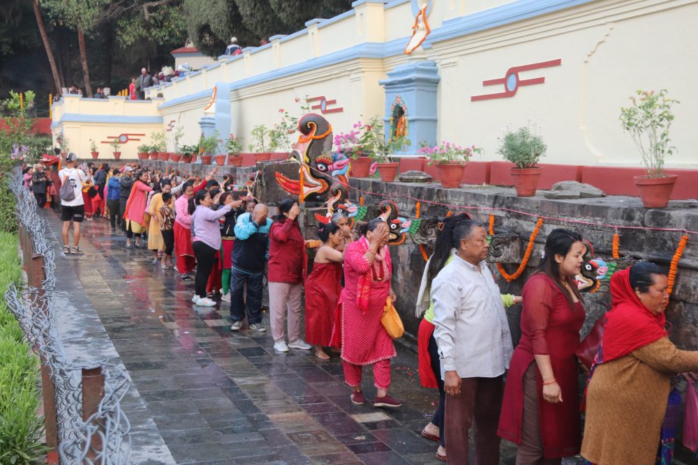 तामाङ समुदायमा चैत्र शुक्ल पूर्णिमाः बौद्धमा बत्ती बालेर बालाजुमा स्नान