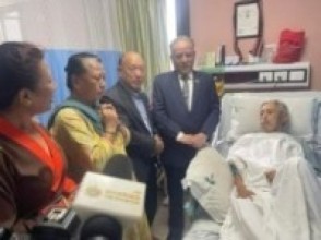 विश्व कीर्तिमानी आरोही तामाङको स्वास्थ्यस्थिति बुझ्न अध्यक्ष दाहाल अस्पतालमा