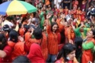 साउनको चौँथो सोमबार : टन्टलापुर घाममा हजारौँ भक्तजन पशुपति क्षेत्रमा