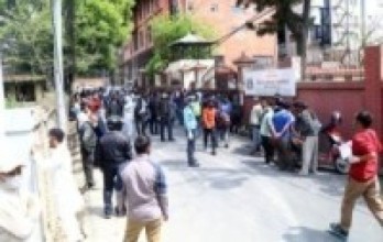 सवारीसाधनको पास लिनेको भीड