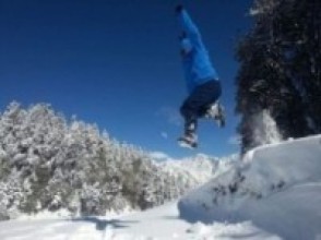 हिँउमा रमाउँदै