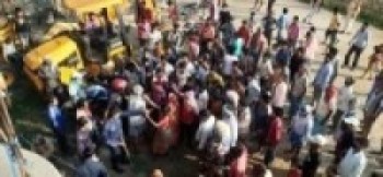 राहतमा ढिलाइ हुँदास शस्त्र प्रहरी र स्थानीयबीच पर्सामा झडप