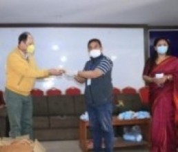 धवलागिरिका पत्रकारलाई सुरक्षा सामग्री प्रदान