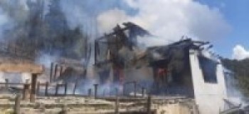 मुख्यमन्त्री शर्माद्वारा आगलागी पीडितलाई राहत वितरण