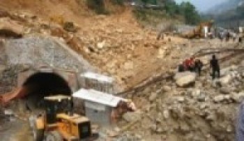 बन्दाबन्दीमा जलविद्युत् निर्माणको काम हुँदै