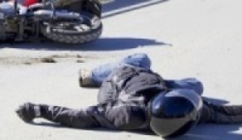 पूर्वपश्चिम राजमार्गमा मोटरसाइकल दुर्घटना :एक जनाको मृत्यु
