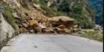 भोटखोला जाने सडक डेढ महिनादेखि अवरुद्ध, बिरामी र सर्वसाधारण मार्कामा