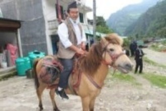 घोडा चढेर गाउसभामा